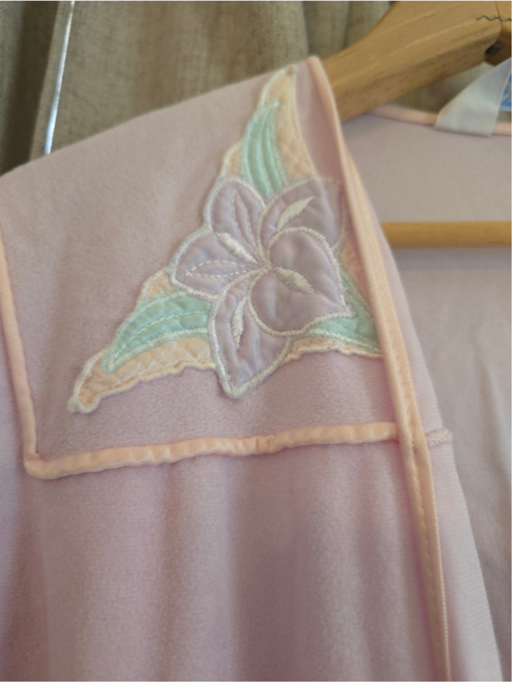 Vintage 80s Lorraine Robe Size S Light Pink Long Sleeve Floral Patch Embroidery - Picture 5 of 15